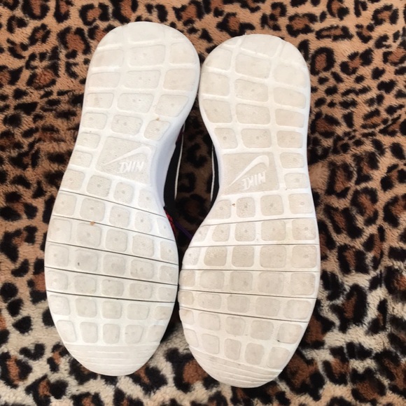 Nike 6.5 youth tennis shoe worn once - Picture 4 of 5